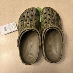 Men’s Camo CROCS size 9
